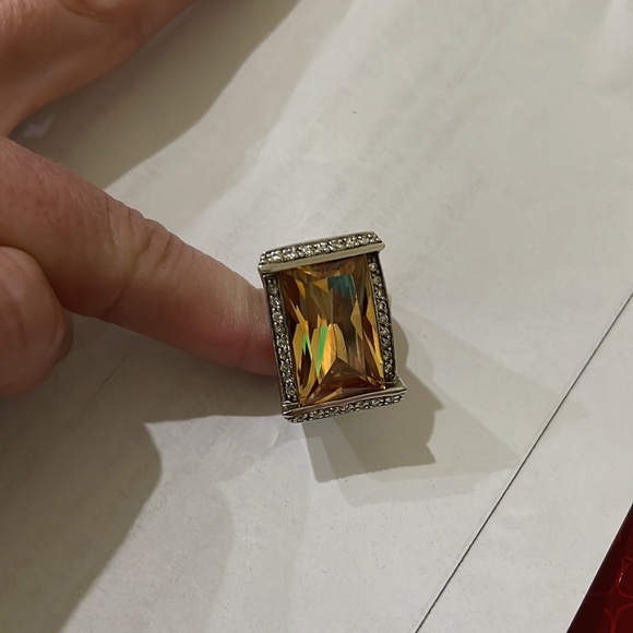 Silver ring with large rectangle amber stone with a rim of faux diamonds. - Picture 3 of 3
